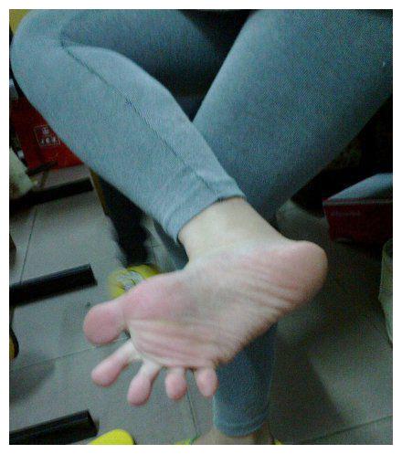 搞笑图片搞笑段子:兄弟,你太敬业了吧,直接下水去拍照