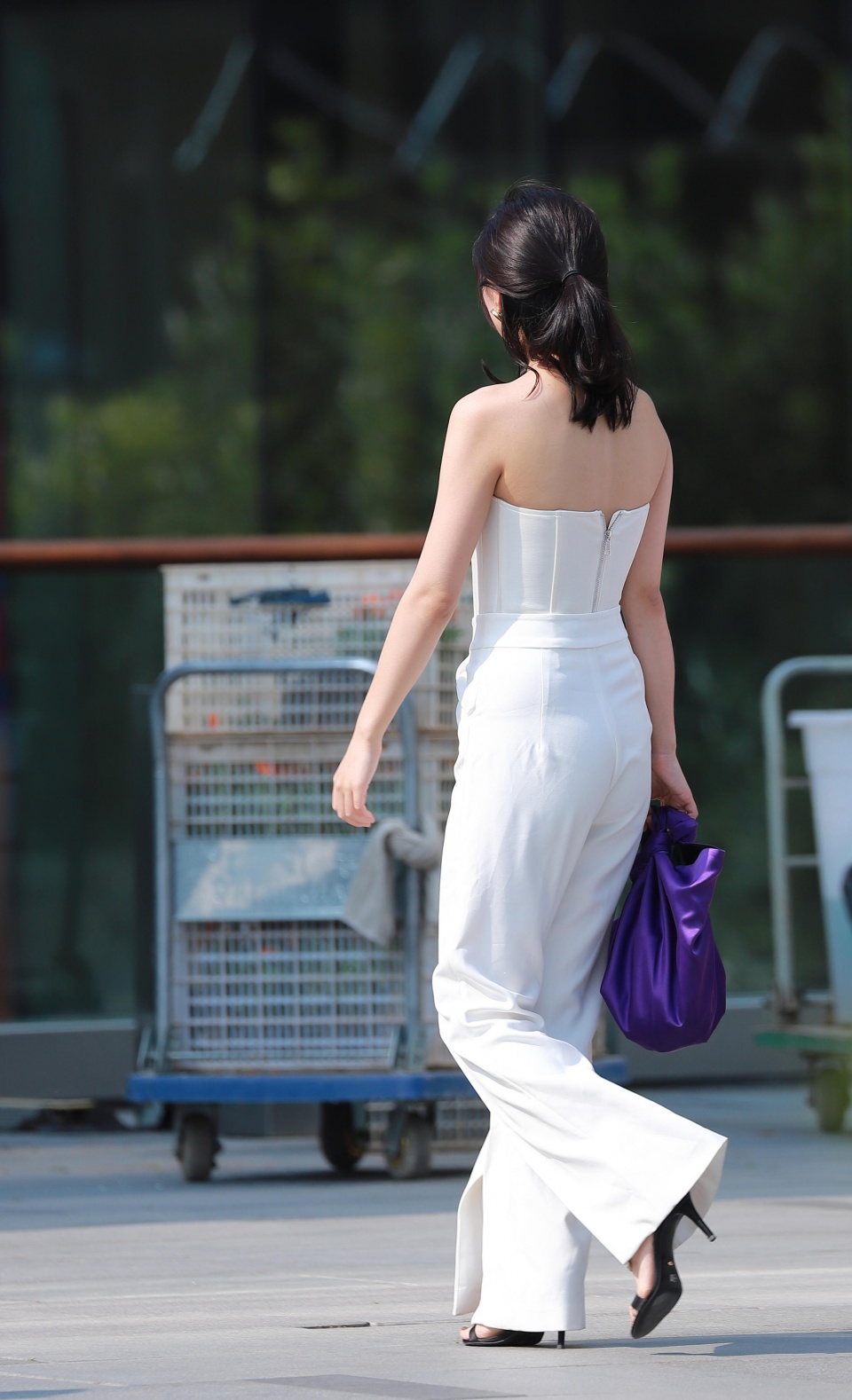 街拍十位美丽又时尚的背影中哪位姑娘的背影最好看