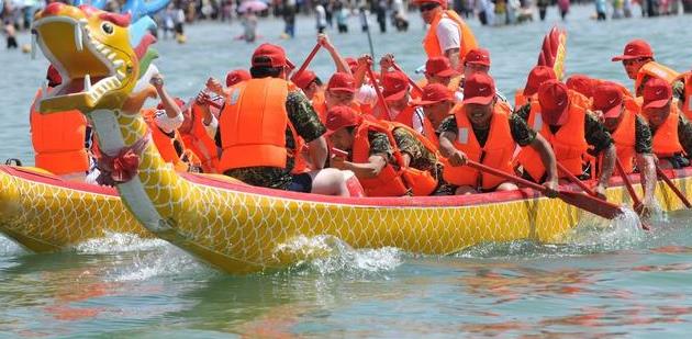 端午节,食粽子,划龙舟,挂艾草,是中国端午节最基本的传统文化