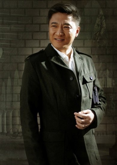 赵薇对他赞赏有加,范冰冰曾公开向他表白,行事低调娶护士很幸福