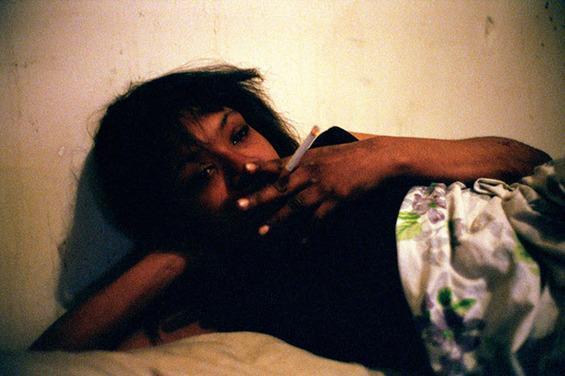 是的,睁开睡眼,抽一支香烟,将一夜新陈代谢后血液中降下来的尼古丁