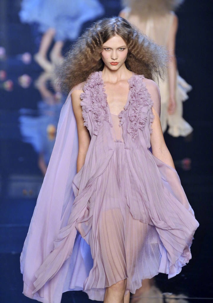 karliekloss小kk在秀场上给我们带来的惊艳瞬间78