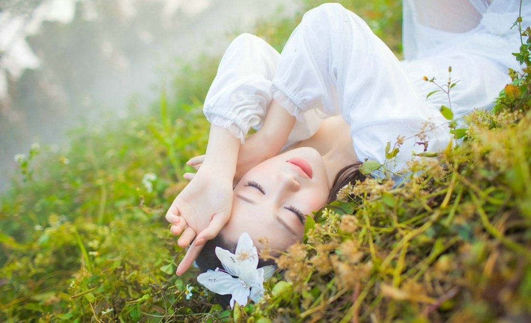 白衣清纯美女户外秀气娇嫩唯美写真集