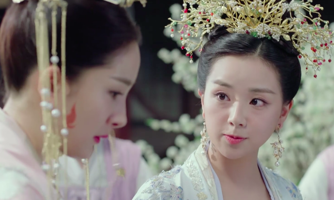 《扶摇》无极和唐芷蓉亲近,扶摇满脸醋意,有谁注意她身边的简雪