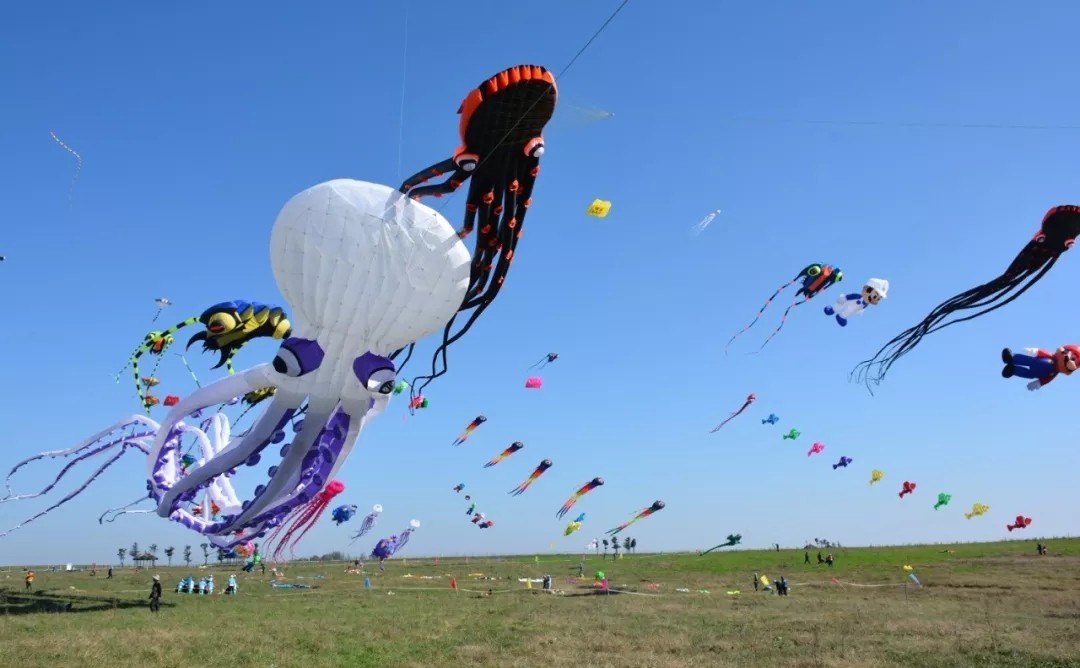 全国第二届"兴仁放马坪"露营风筝大赛在兴仁放马坪开幕