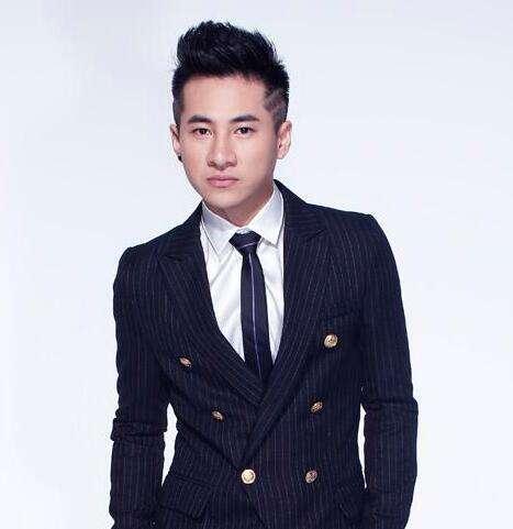 曾红过鹿晗却自傲不改名今落魄成服务员依旧开豪车玛莎蒂拉