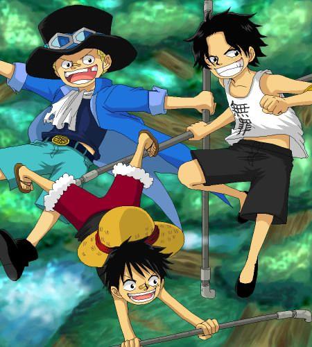 路飞,萨博和艾斯虽然并非亲兄弟,但他们之间的感情胜似亲兄弟,当初在