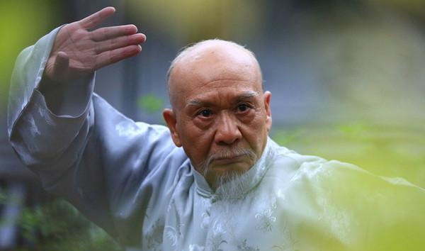 胡宫山这个人在小说第一本中有着比较详细的记载,他的武力值至高就是