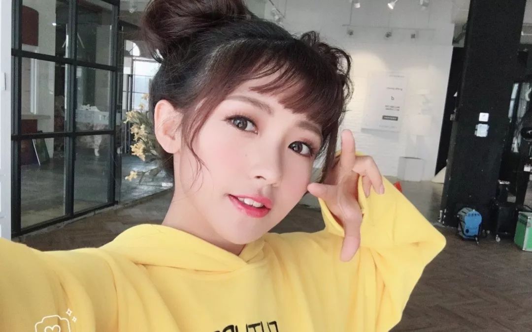 咳咳～小姐姐们,拿起化妆包,就是干!