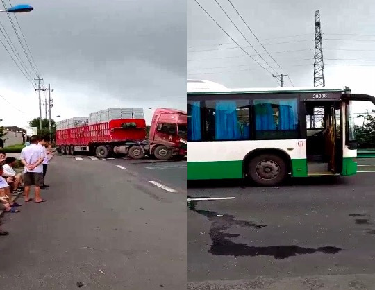 常州一半挂车与公交车发生碰撞 致多人受伤