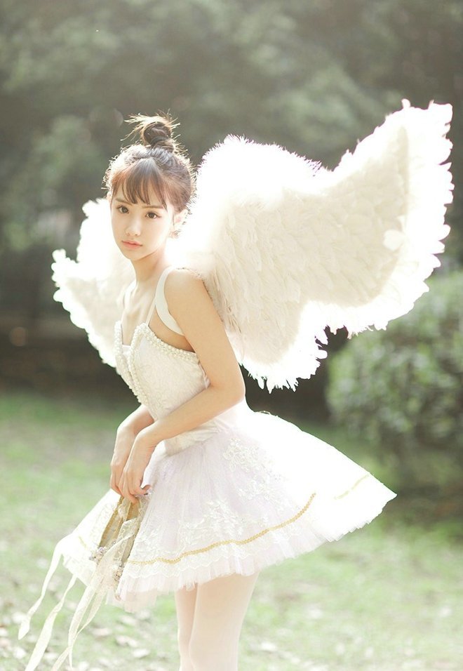 白皙芭蕾舞美女如小天使般美丽动人写真