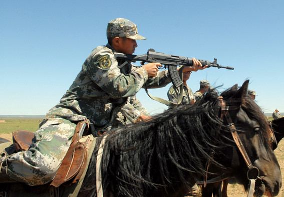 这种部队只有解放军有,全是黑炭!|周杰|骑兵|解放军_新浪新闻