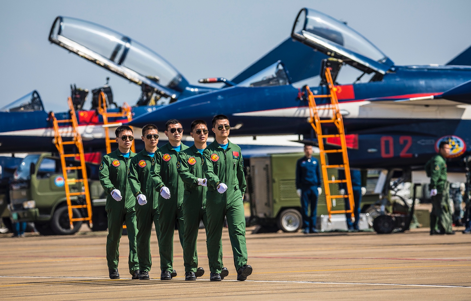 "威龙杯"航展摄影大赛|整装待发的中国空军列队前行