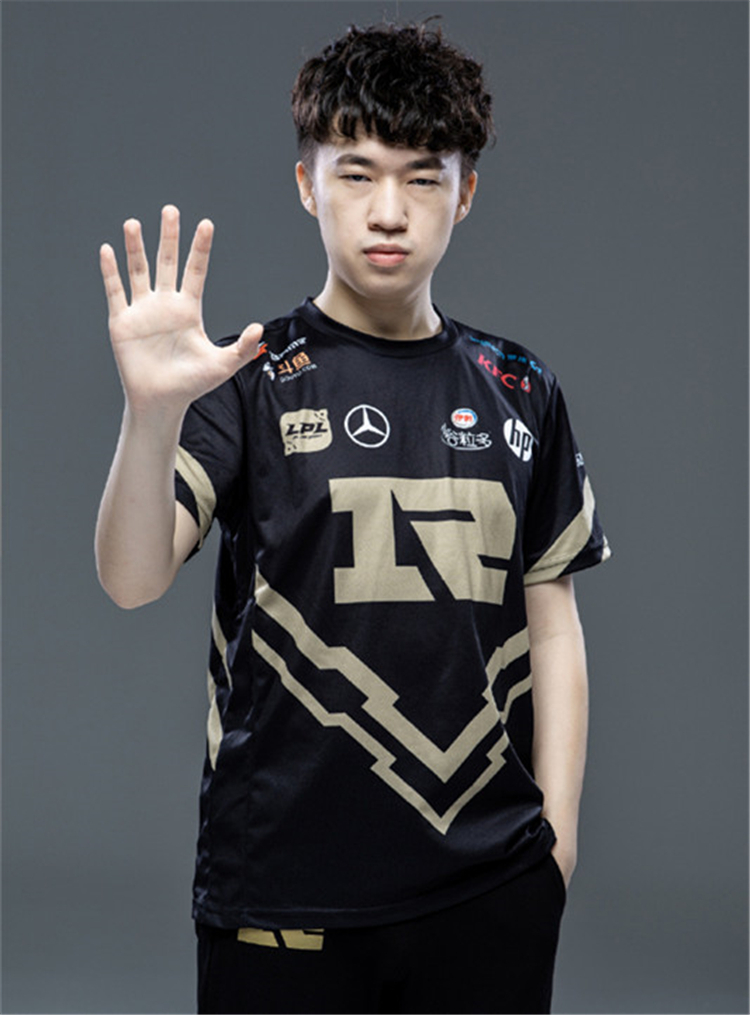 rng出征s8定妆照来啦uzi霸气外露让弟有点像王俊凯啊