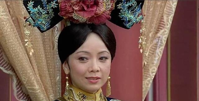 她贵为皇后生前为乾隆生2子1女死后却葬到妃子侧位