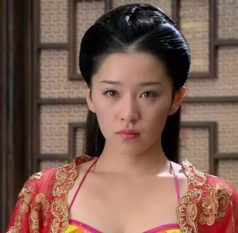 她是乾隆唯一的嫡女,与额驸生了五个孩子,一子被乾隆无尽宠爱!
