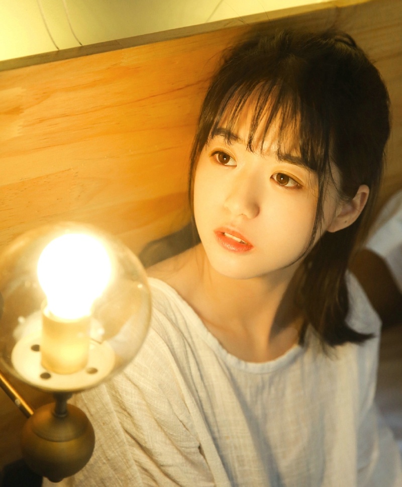 娇小妹子私房光影丸子头养眼五官写真集 @微相册 @微博摄影_新浪看点