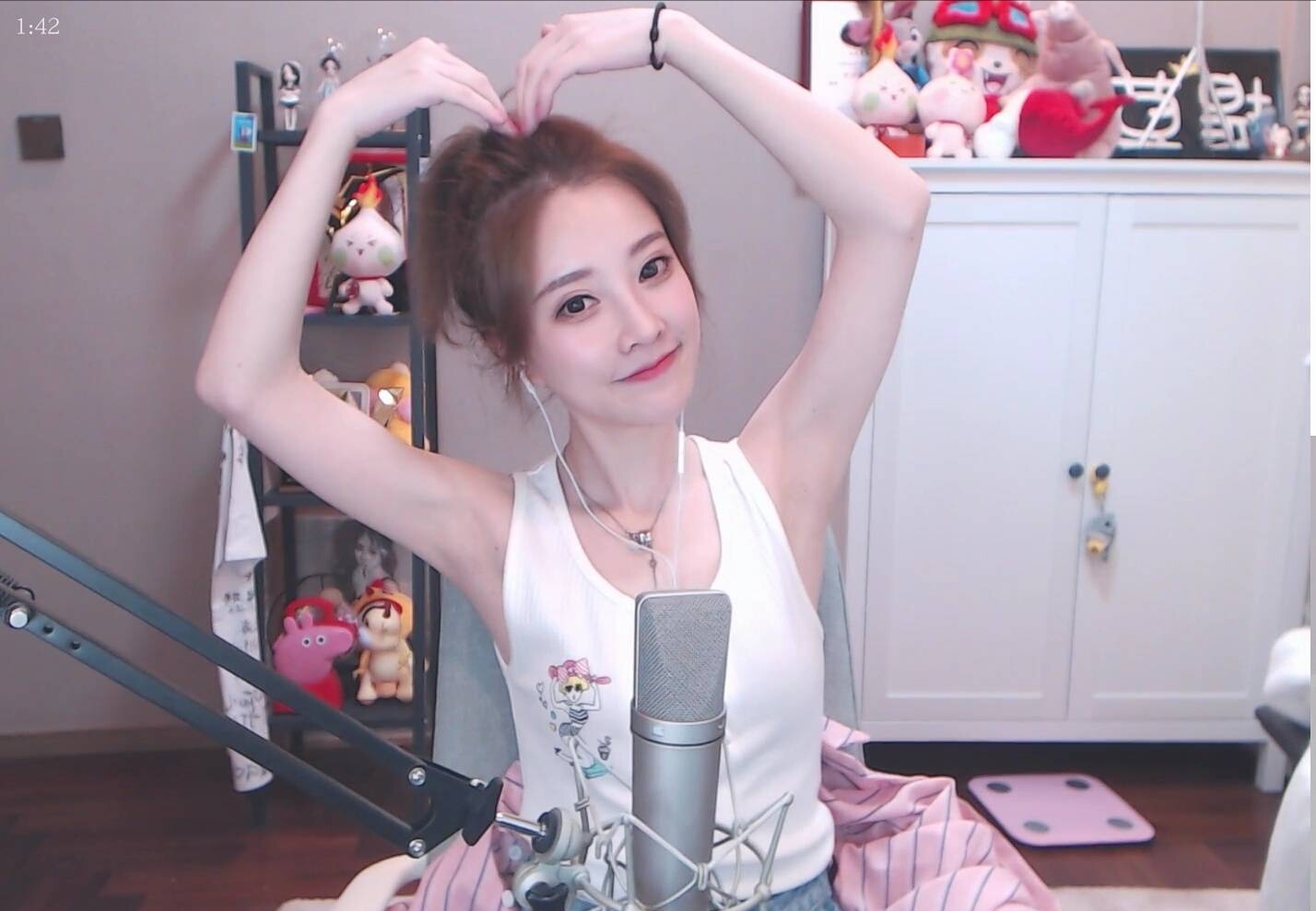 又一个被粉丝坑的偶像:冯提莫超话主持看不起工人?