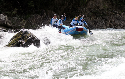 排河上演速度与耐力较量,2018国外围赌足球违