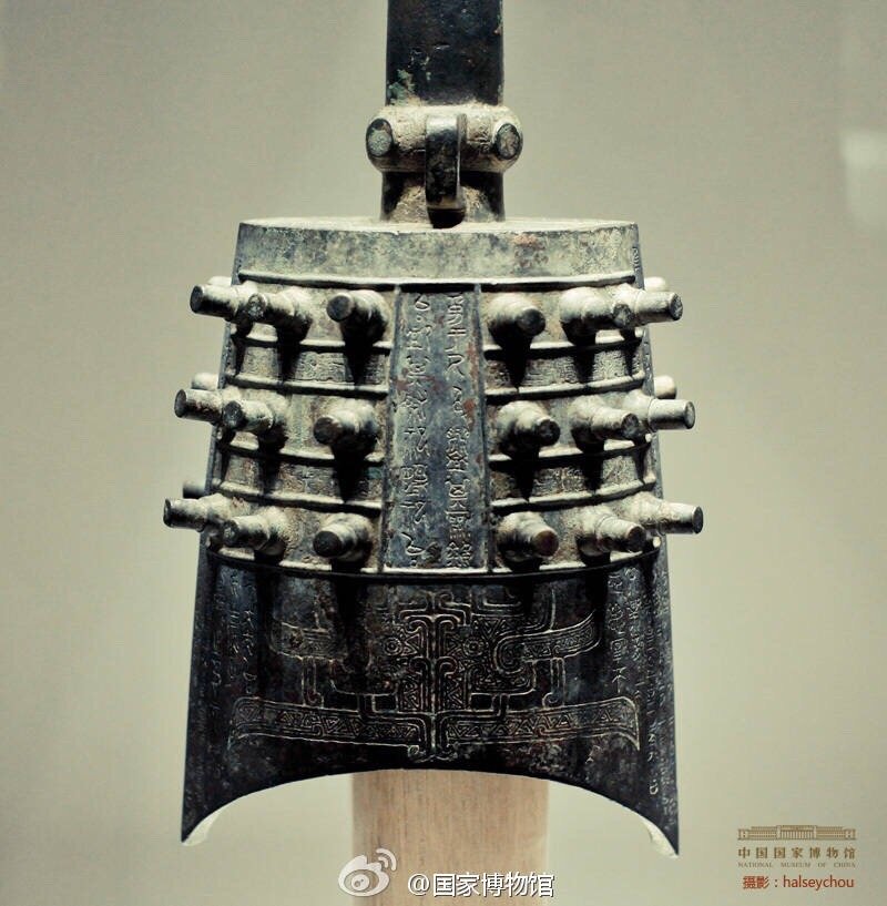 青铜钟,中国古代打击乐器。最有名的为曾侯乙墓出土的编钟_新浪新闻