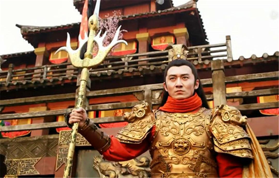 李元霸斩杀宇文成都后, 一高人前来报仇, 一枪就将李元霸刺成重伤