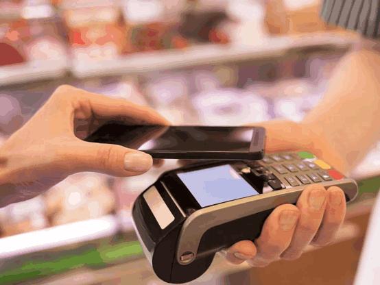 法国有钱人来中国旅游:看到用手机付款很惊讶,买东西不用钱?