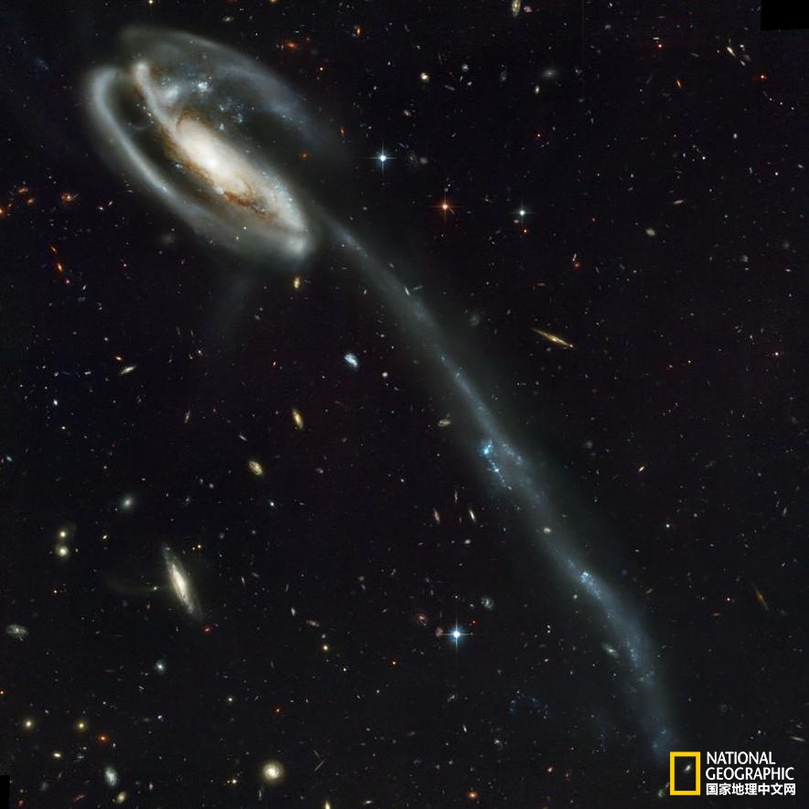 与双鼠星系和鼠海豚星系一样,蝌蚪星系的形状可能是1亿多年前的星系