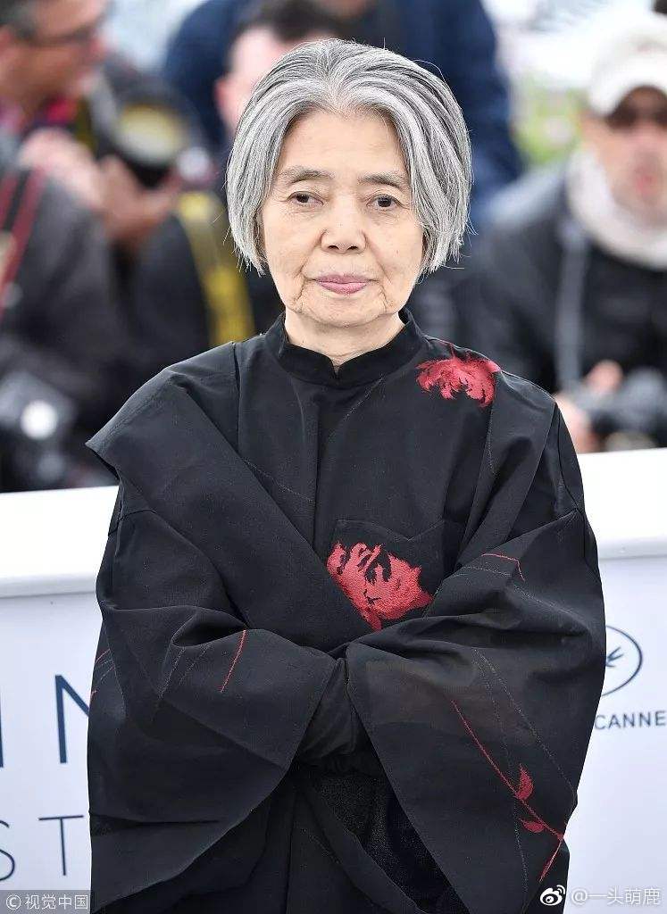 无论《步履不停》还是《小偷家族》,树木希林的扮相