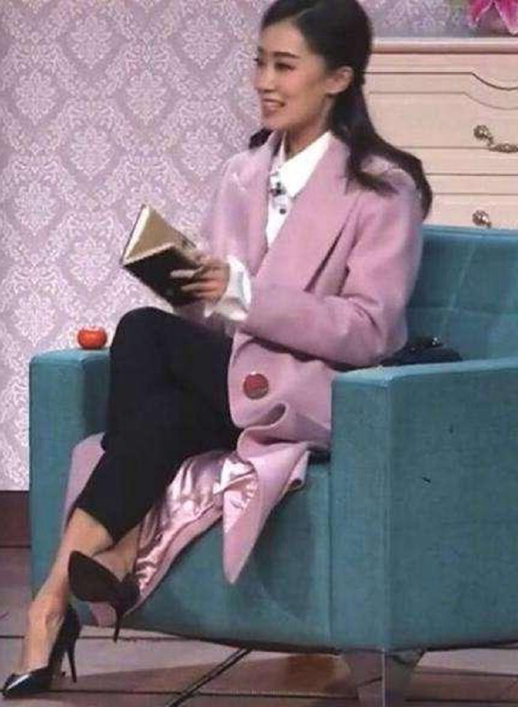 张小斐|贾玲|二郎腿_新浪新闻