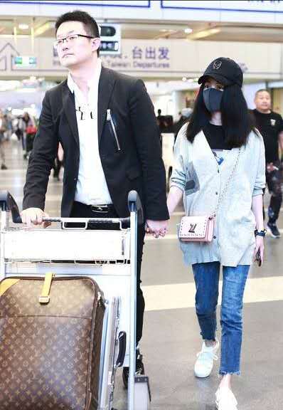 事业爱情双丰收:姚笛再现清纯模样,未婚夫把她当女儿宠