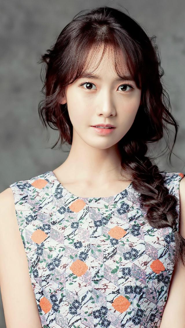 林允儿晒自拍美照清新可人,皮肤嫩出水笑容很甜美