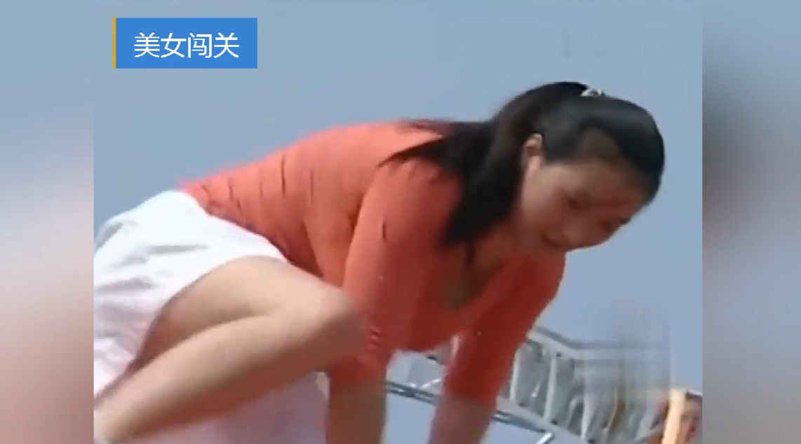 美女这么精彩的闯关过程,落水都那么美,成绩已经不重要了