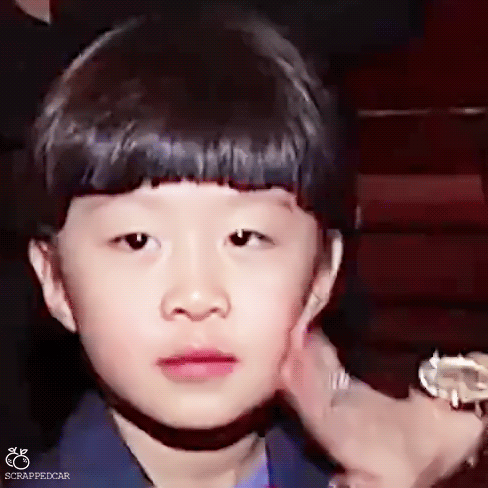 范丞丞大量童年照曝光小眼睛单眼皮这是换了个人吗