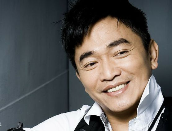 56岁吴宗宪近照不敢认,头发花白老态尽显,因嘴馋在线求助!