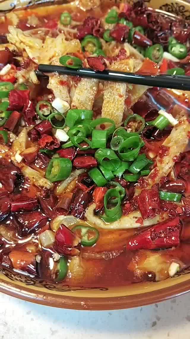 麻辣牛肚,酱汁越辣越香越嚼越有味,实践证明一盘是绝对不够的!