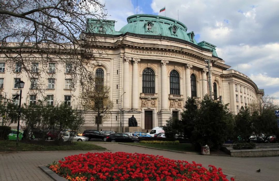 索菲亚大学索菲亚大学的圆顶这座城市正如她的名字,美丽,温婉,散发着