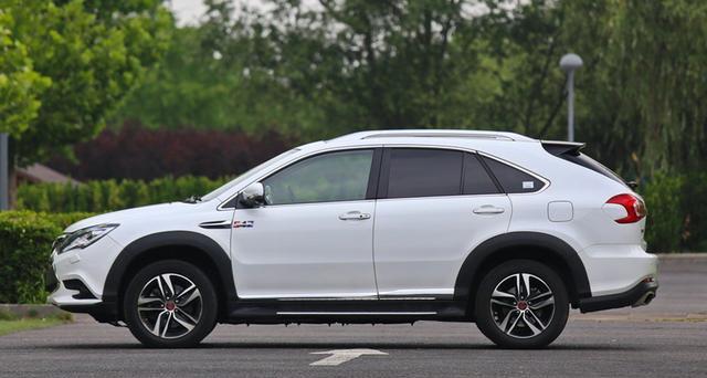 公认最牛的比亚迪, 30万不到让宝马吃灰, 还能打火锅搓麻将!