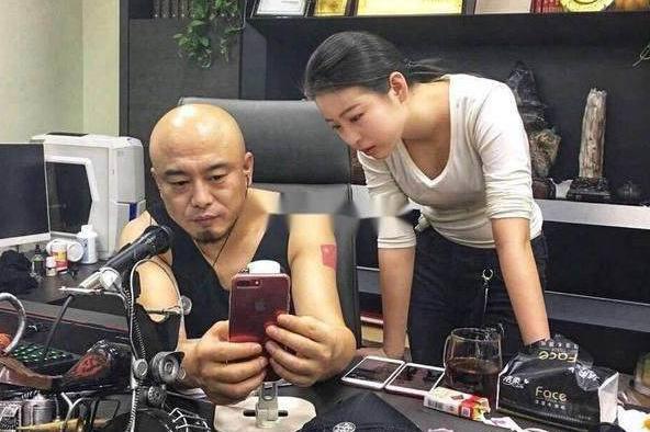 快手三位"土豪"主播,有钱任性的背后,难道只是为了娱乐吗?