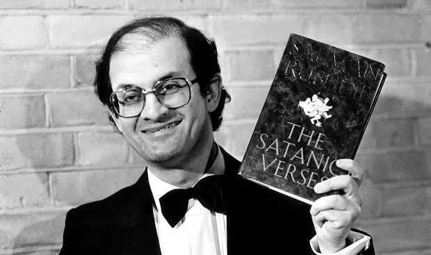 他本是作家,却过着被警方保护的地下生活,曾被悬赏百万美元追杀