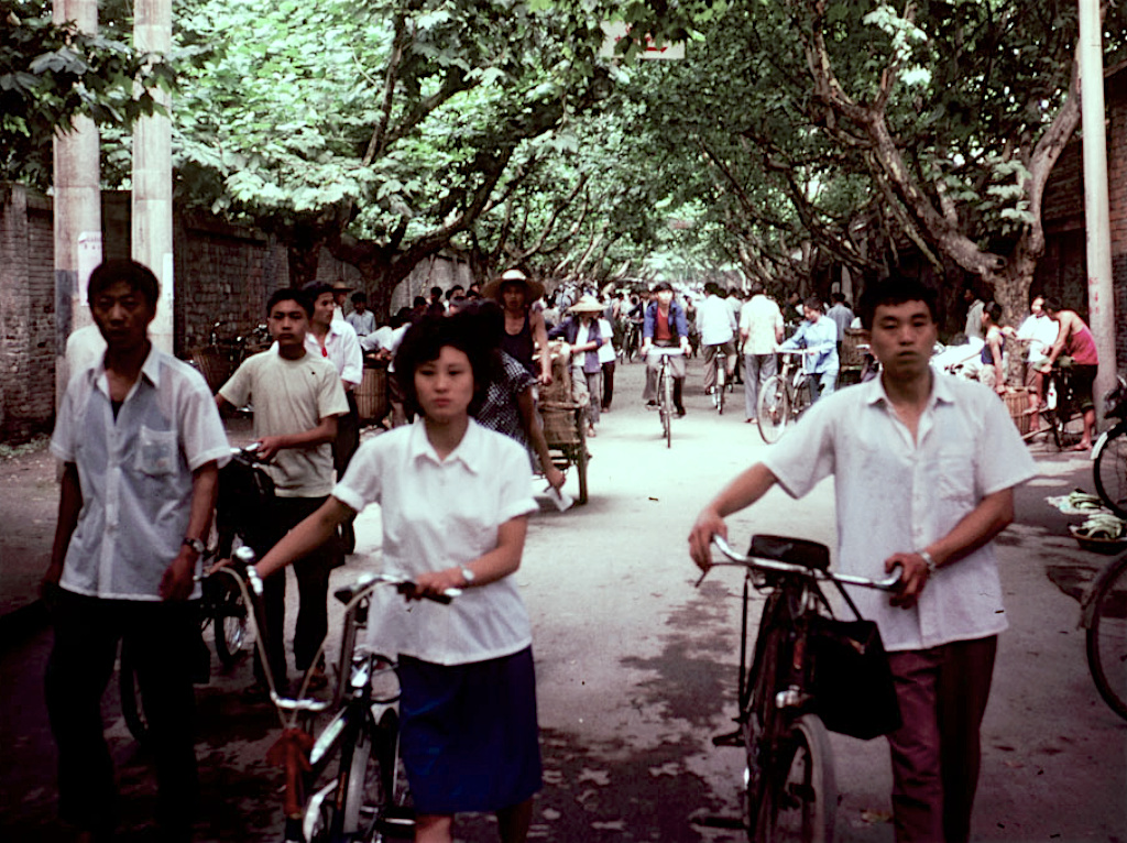 老照片:八十年代初成都街景,老城的生活记忆