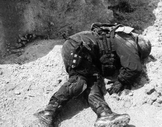 此人乃是江西悍匪: 武功高强, 枪法极准, 围剿困难, 损失惨重