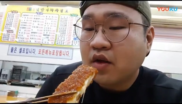 韩国大胃王胖哥吃芝士炸猪排 炸脆饺拌面 可乐, 大饼脸上线 美食诱惑