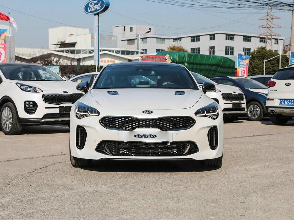 起亚急眼了,一跺脚降7万,比迈腾气派,铁了心干倒大众