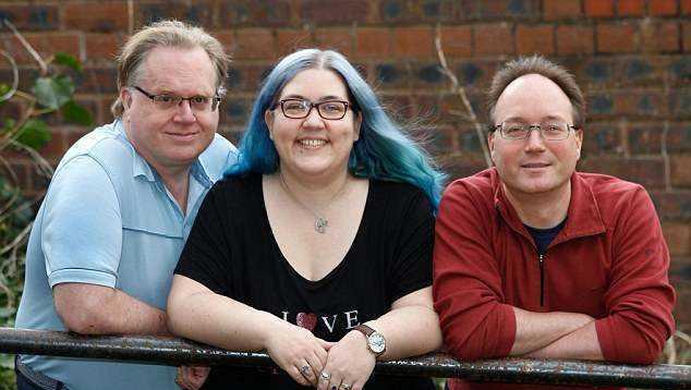 一女拥有四男人的生活!每天晚上像翻牌选妃