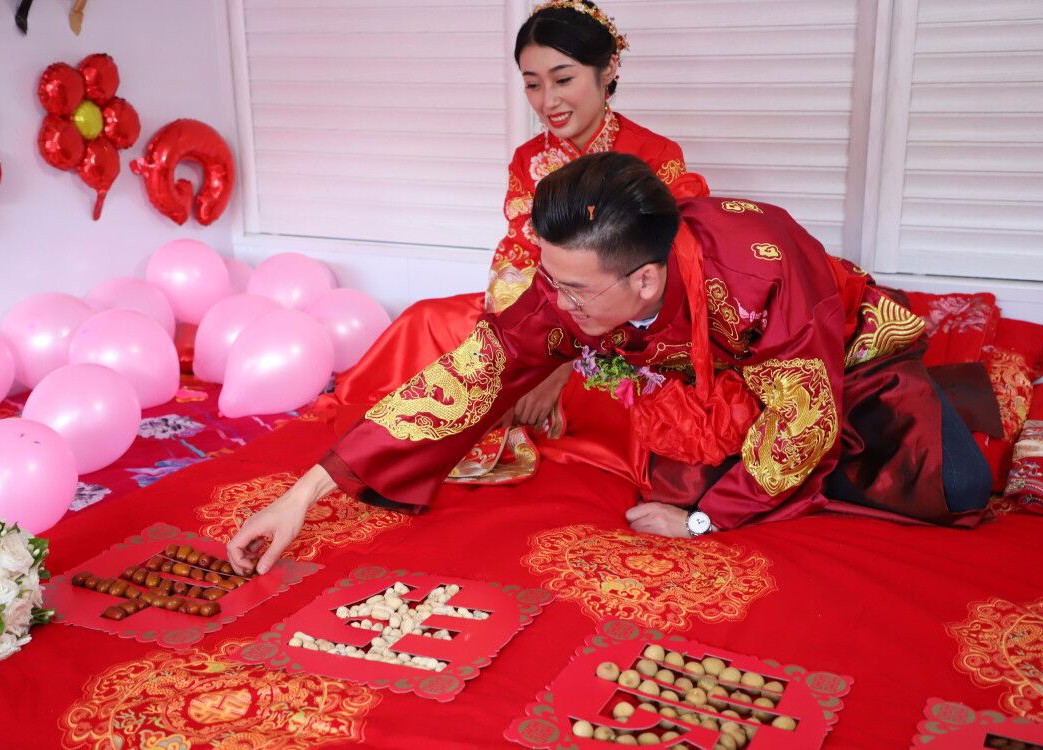 东北帅哥美女在外创业年赚30万,跨省自驾2千公里回老家结婚