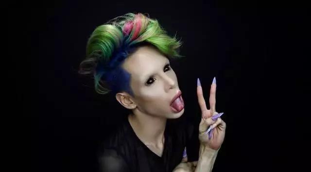 整容狂魔vs整容狂魔,刘梓晨是小儿科,他"不男不女"是外星人?