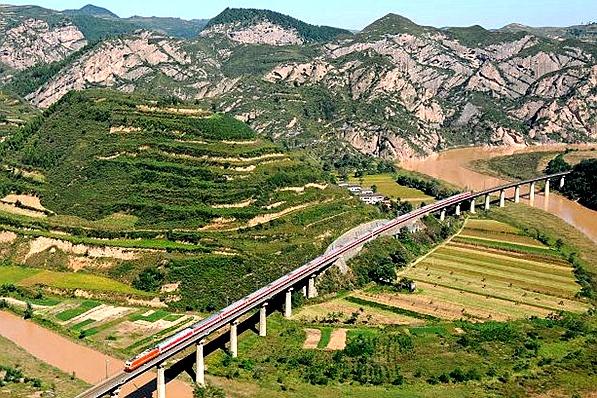 中国长大铁路前五名, 第一名2500公里, 中国最伟大铁路之一