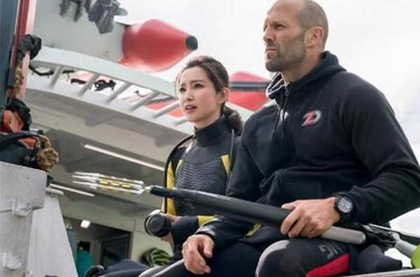 李冰冰搭档杰森拍封面,性感又霸气!网友大赞:好莱坞大片既视感