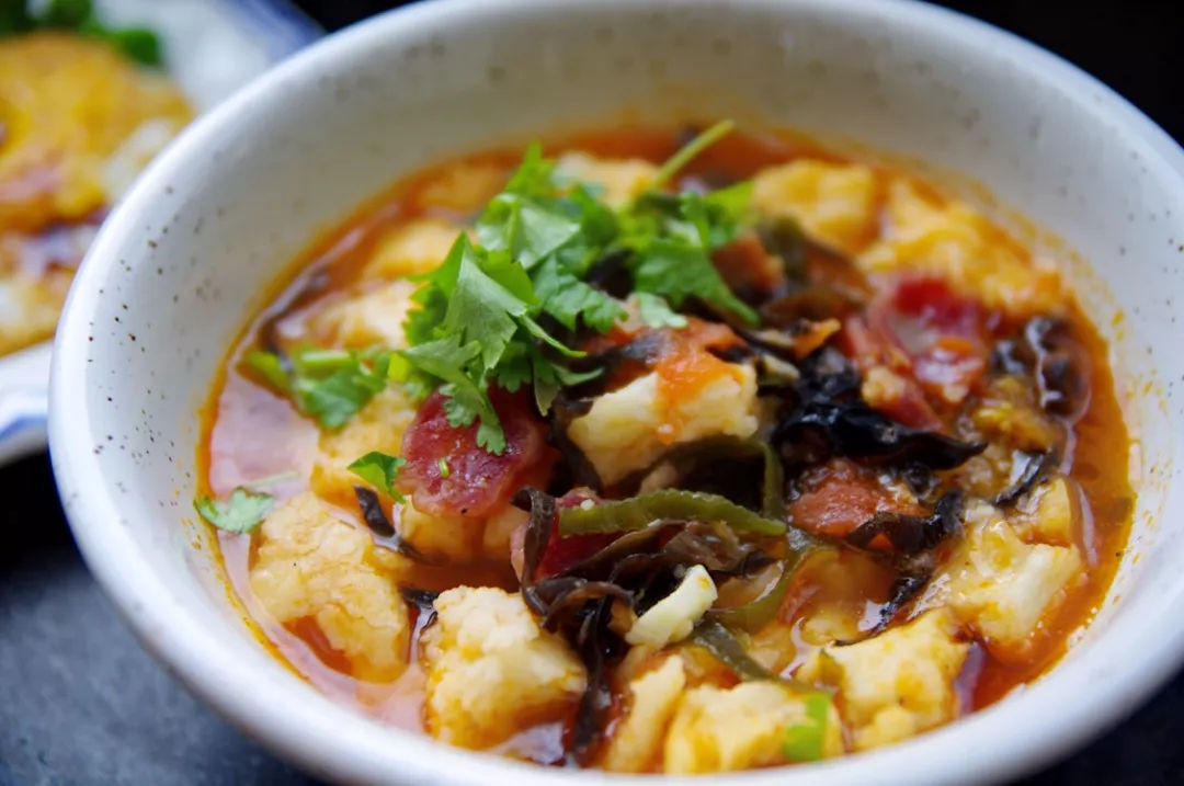 想在家吃羊肉泡馍有点难,但换成番茄泡馍,我能帮你轻松实现!