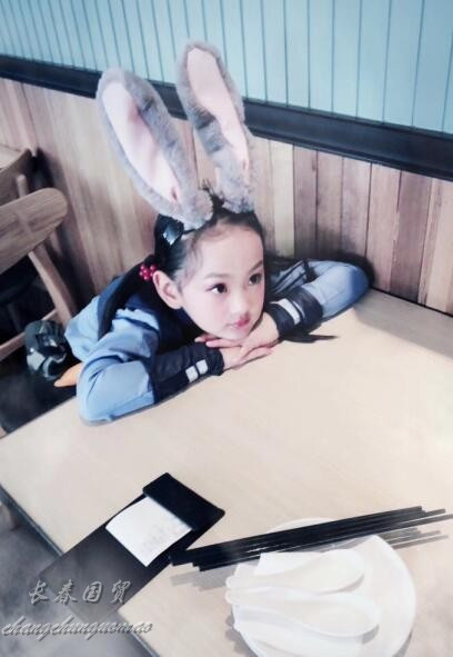 莫少聪七岁漂亮女儿曝光 多才多艺花样滑冰冠军